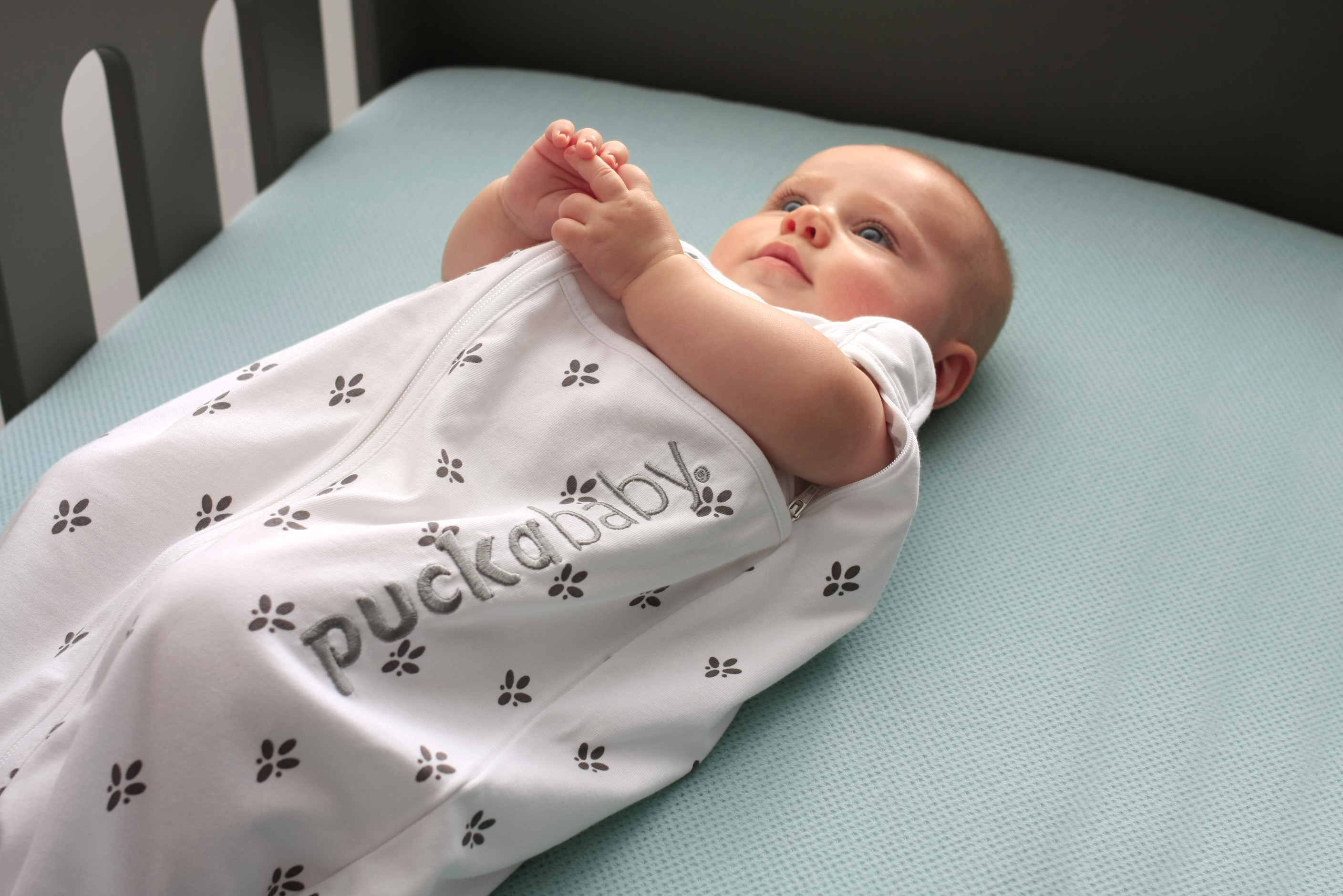 Puckababy_Mini_RoyalGrey_phase_out_swaddling.jpg